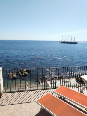 Appartamento con terrazzo sul mare Teocle